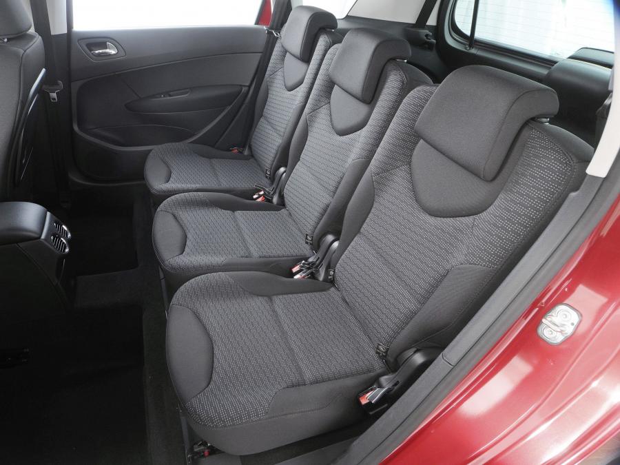  Peugeot 308 SW 2008 года  (ZA) (фото 11 из 17)